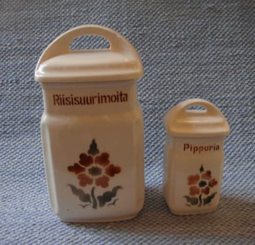 Ruskeakukka isot ja pienet purkit+salkkarit  